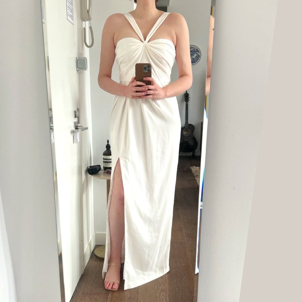 NEW (w/o tag) ML Monique Lhuillier White Halter Column Gown